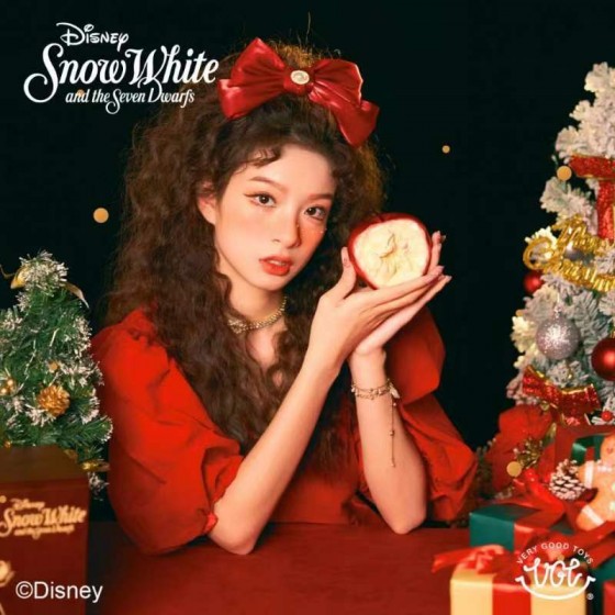 VGT Studio Snow White's Apple Christmas Version